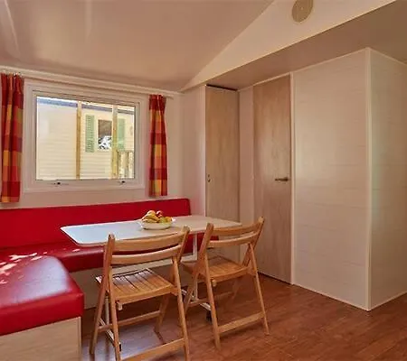 De Sireuil Κάμπινγκ