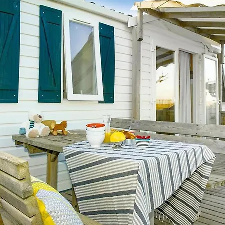 De Sireuil Κάμπινγκ